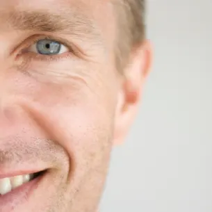 Visage d’homme souriant